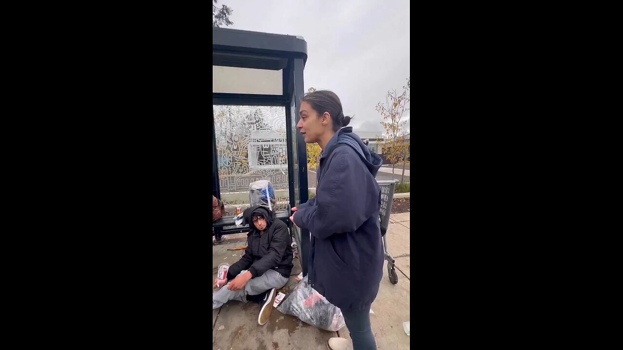 🇺🇸A girl in the US, whose iPhone was stolen by local homeless people