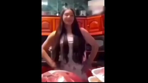 I can't stop laughing at this 😂😂😂😉 Friends, alway watch your back when you on your phone