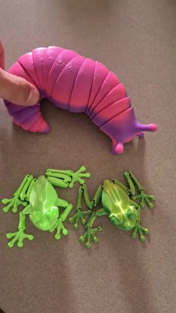 Rainbow Slug & Green Tree Frogs – Articulated 3D Printed Creatures
