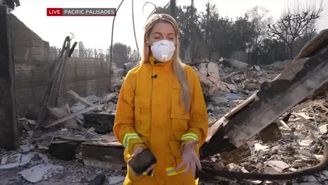 California inferno rages out-of-control as arson investigation launched | BBC News
