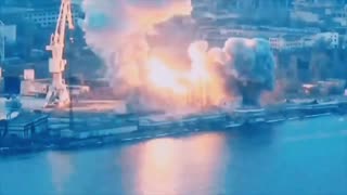 Footage of Guided Bombs Hitting Ukrainian Troop Positions at a Shipyard in Kherson