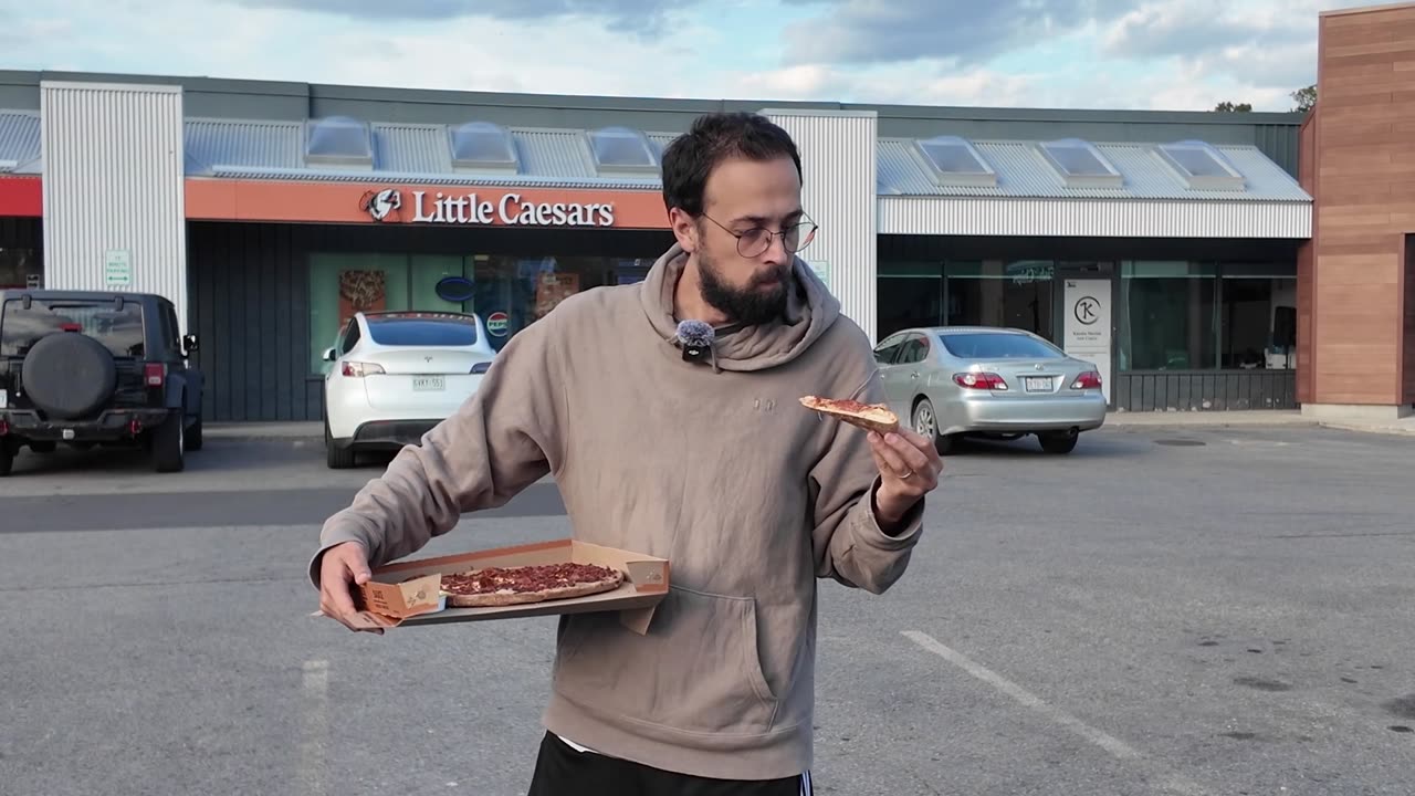 Little Caesars Large Pepperoni Pizza Review