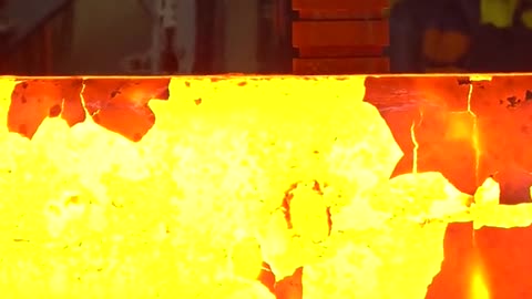 Hydraulic press against molten iron💀🔥