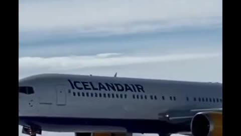 When Ice Lander #B767 Pilot Decided To Land on ICE #Aviation #Fly #AeroArduino.