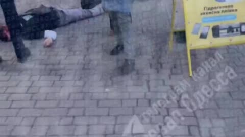 📌❗️🇺🇦🇺🇦🇺🇦 Military recruitment officers in Ukraine beat a potential volunteer to death