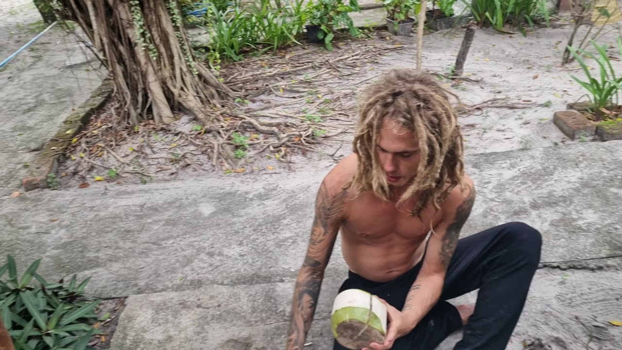 @MrNature and his machete 🥥
