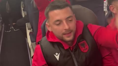 Festa e Kombetares shqiptare ne avion pas fitores me Serbine