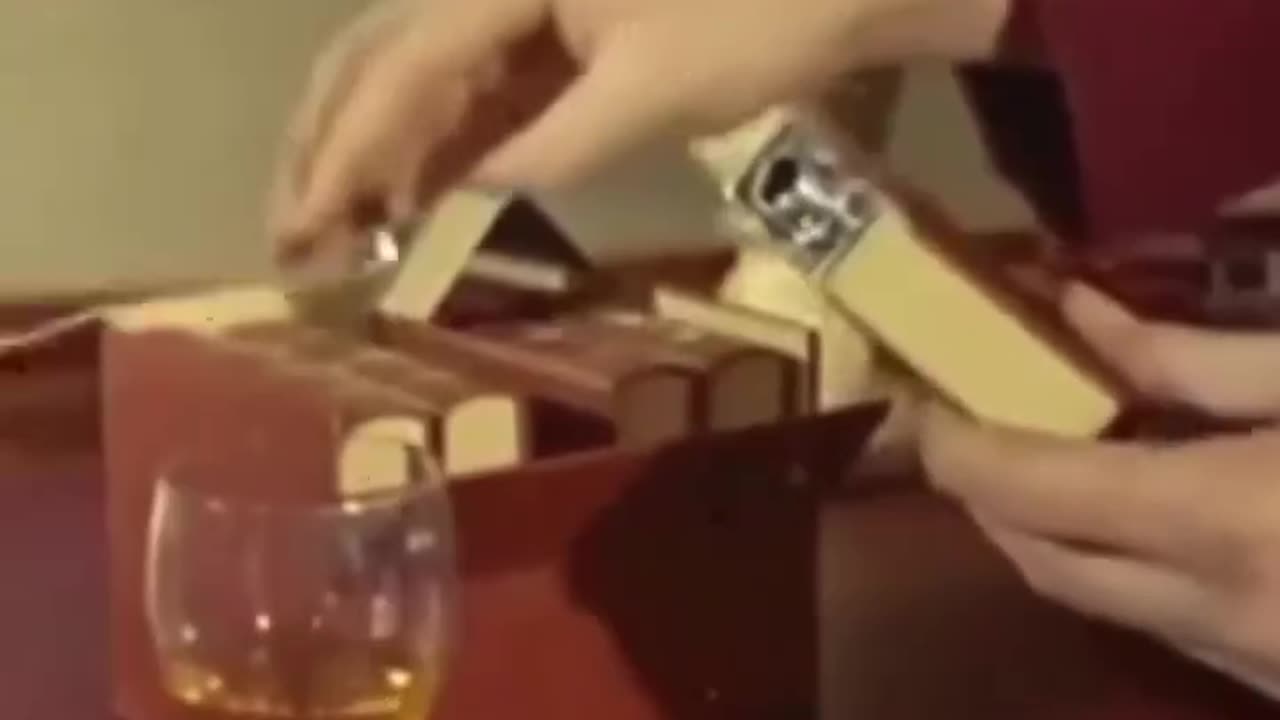 Friends, do you like reading books? 📚