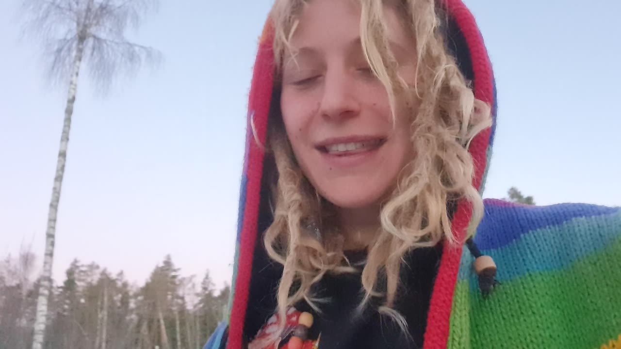 A quick barefoot in snow clip :)