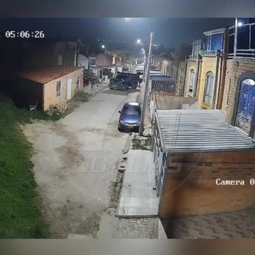 Momento en que abandonan volqueta cargada de explosivos en Tunja
