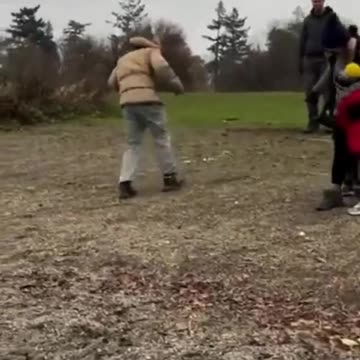 Snake on a thread prank never fails 🤣