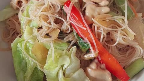 Authentic Pancit Guisado with Chicken & Liver - Traditional Filipino Comfort Food! 🐔 😋
