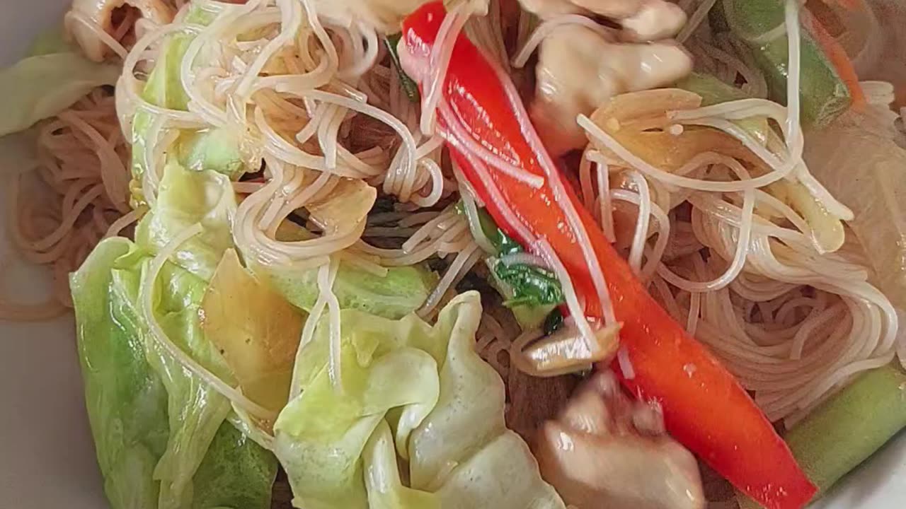 Authentic Pancit Guisado with Chicken & Liver - Traditional Filipino Comfort Food! 🐔 😋