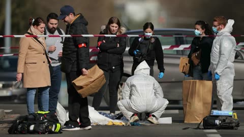 Francia, uomo lancia coltelli contro polizia: ucciso dagli agenti