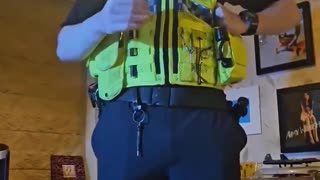 Policja aresztowała mężczyznę w Wielkiej Brytanii w środku nocy za „mowę nienawiści”, odmawiając udzielenia informacji, na której platformie/w którym poście doszło do „obraźliwego zachowania”.