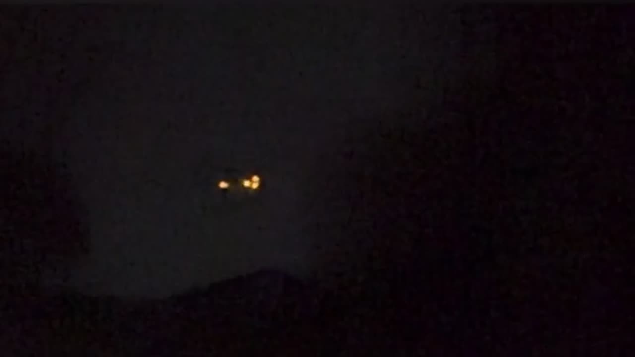 👁️😱 Silent Object Flies Over Neighborhood—Unbelievable UFO Sighting! | TheTruthAbove