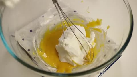Turn 2 Eggs Into Fluffy Japanese Soufflé Pancakes!