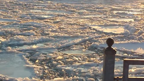 SUPER SIZE ICED CUBES