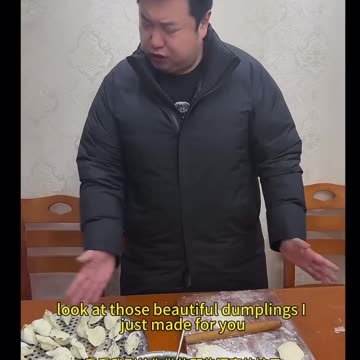 “MAGA 餃子”模仿川建國口音、動作，包餃子（笑一笑，太有才了！哈哈，新春愉快～）