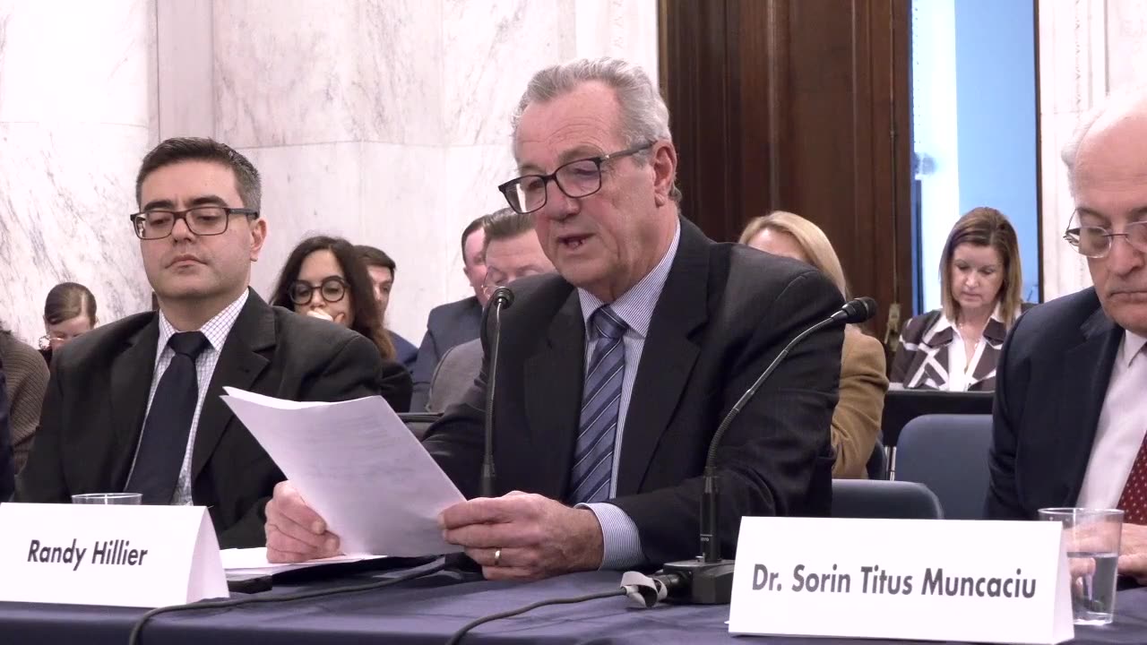 רנדי הילייר חבר פרלמנט קנדי חושף הפוליטיקאים ידעו שההגבלות על קורונה היו מוגזמות ואינטרסים פוליטיים תמיד גוברים על אינטרס הציבור