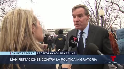 Miles de personas protestan contra Elon Musk y medidas de Trump | Noticias Telemundo