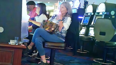 Candid Sexy Smoking Woman 754