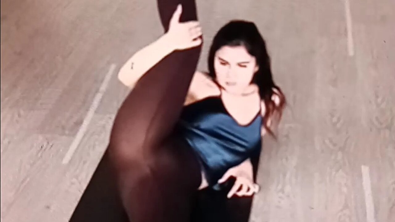 Hamstrings stretching flow