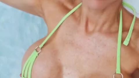 Big Fake Boobs Bimbo in Jaccuzi