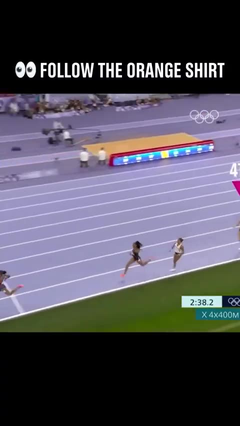 The orange shirt girl is very strategist, keeping the pace controlled and without overloading…