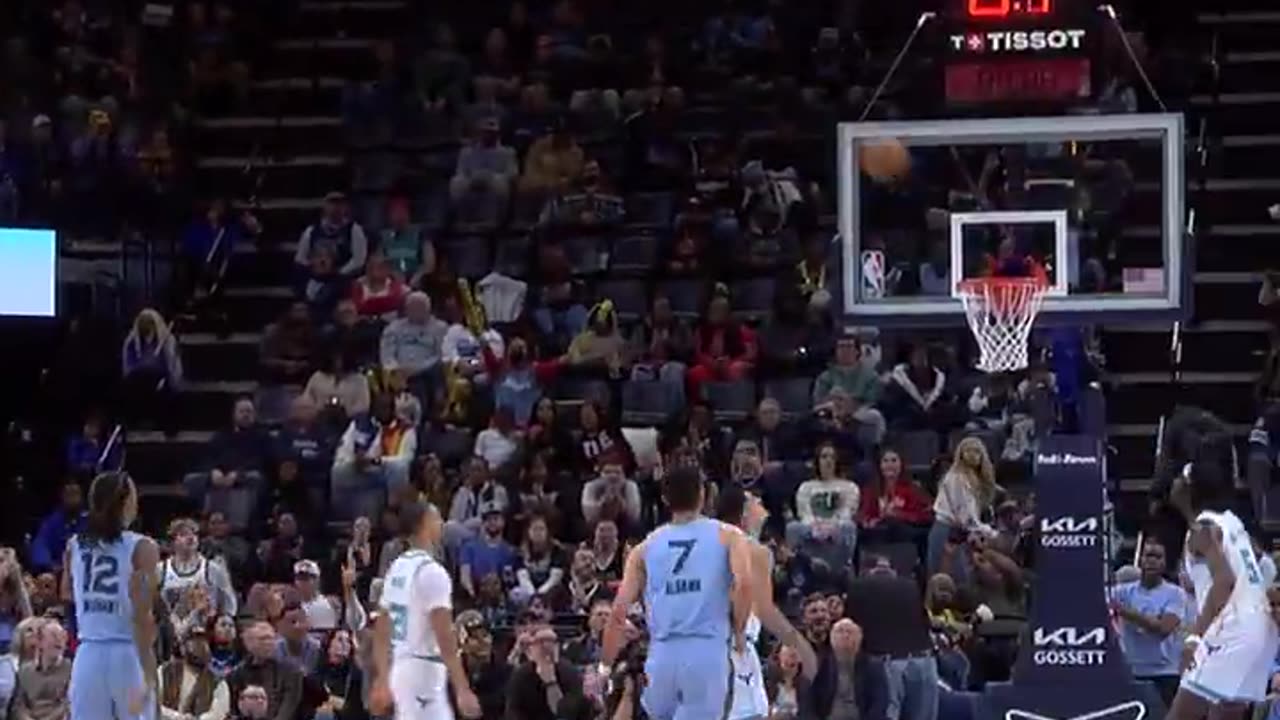 NBA - The Grizzlies put up 78 PTS in the first half 🤯