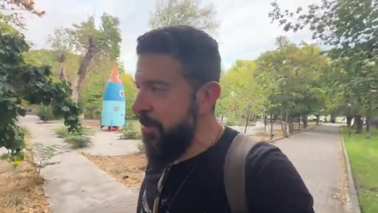 Zelensky demands Tomahawks. FT, Trump aims to weaken Russia. WaPo, Arab alliance. Trudeau & Katy