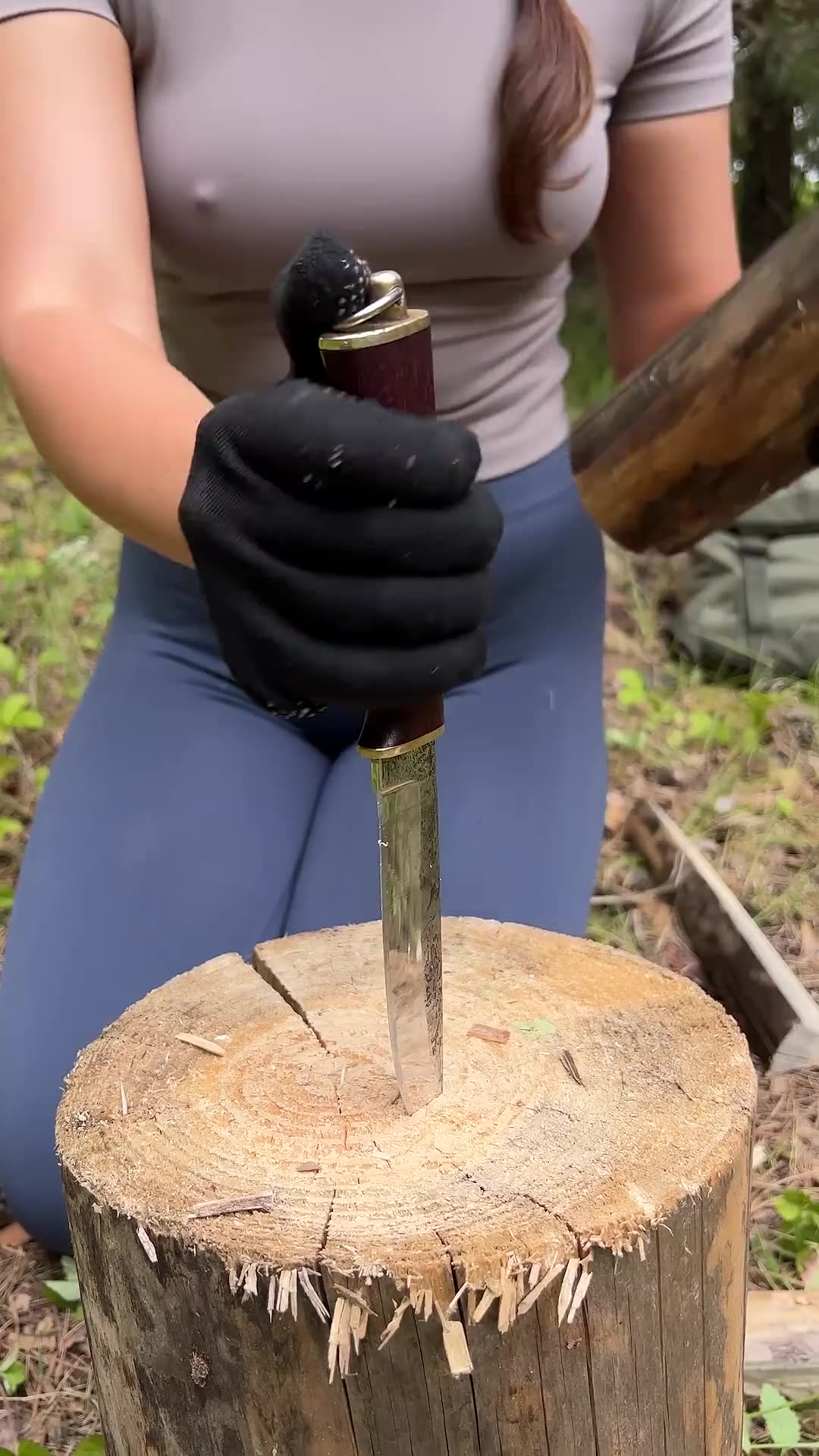 Pretty WOMAN knows how to handle a knife🔪 #camping #survival #bushcraft #outdoors