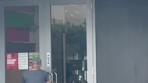Push Sign on a Pull Door
