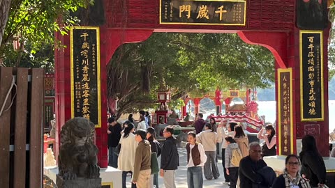 Tour of HK most exclusive neighborhoods where the old money and new money meet