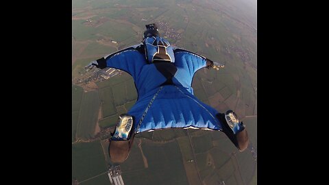 wingsuit! fearless guy!🙂👍🏽