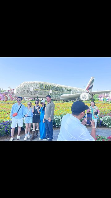 Dubai Miracle Garden Peoples Enjoying