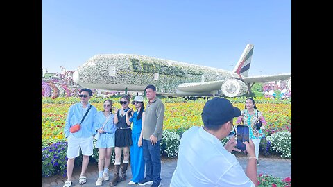 Dubai Miracle Garden Peoples Enjoying