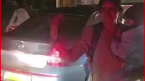 East Godavari | Woman Constable Praised for Clearing Traffic with Baby in Arms to Help Ambulance