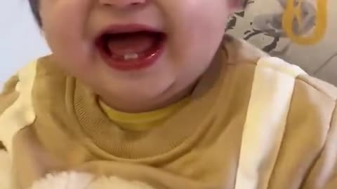 An ostrich follows a man, slips and falls into the water🤣🤣🤣🤣