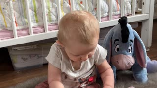 Baby Kayla Lays a Puzzle | Smart Baby Moment