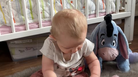 Baby Kayla Lays a Puzzle | Smart Baby Moment