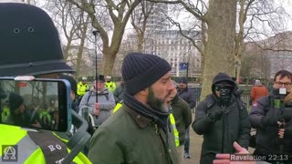 Speakers Corner - A Man Gets Triggered By The Sight Of The Israel Flag, Police Has To Intervene