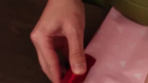 This PVC pipe hack slices wrapping paper perfectly! 🎁👌