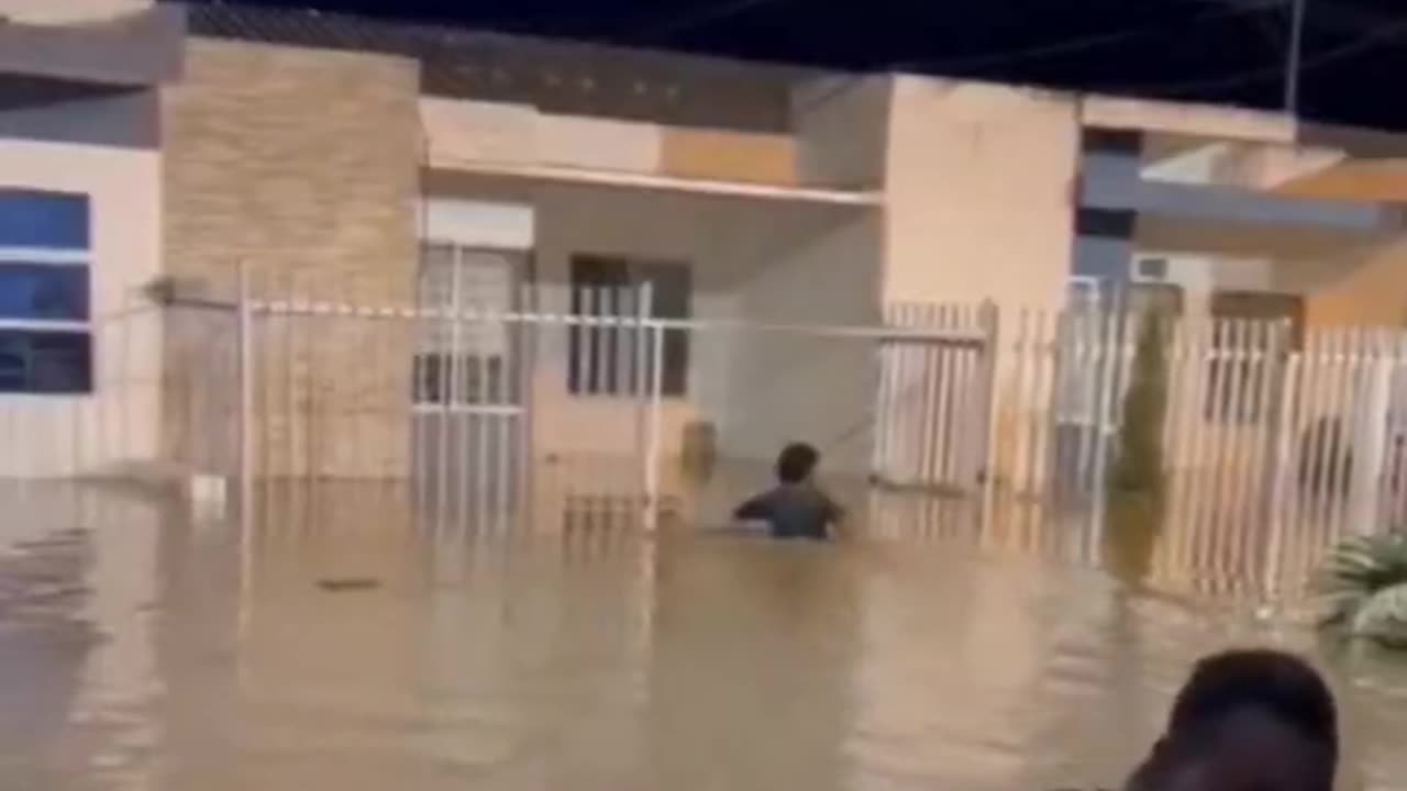 Massive flooding due to heavy downpour in Montería, Córdoba, Colombia 🇨🇴