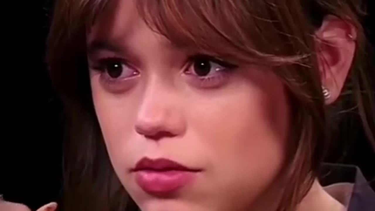 Jenna ortega vs milly Bobby brown eating hot challenge