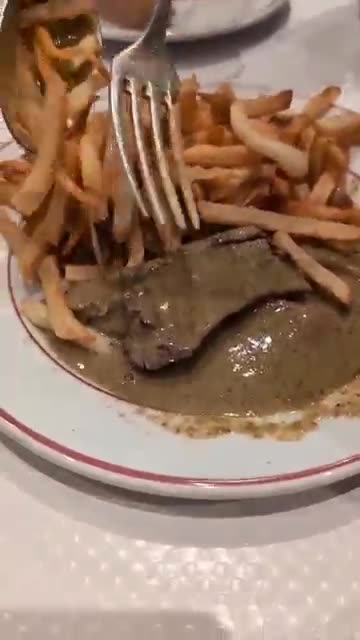 🥩 The Viral Steak Frites in NYC?! Le Relais de Venise L'Entrecôte 😱🇫🇷