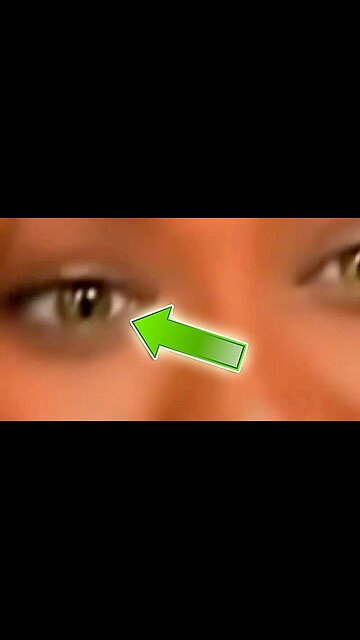 Ist sie Mensch oder reptiloider Shapeshifter? Guck in ihre gestaltwandelnden Augen!