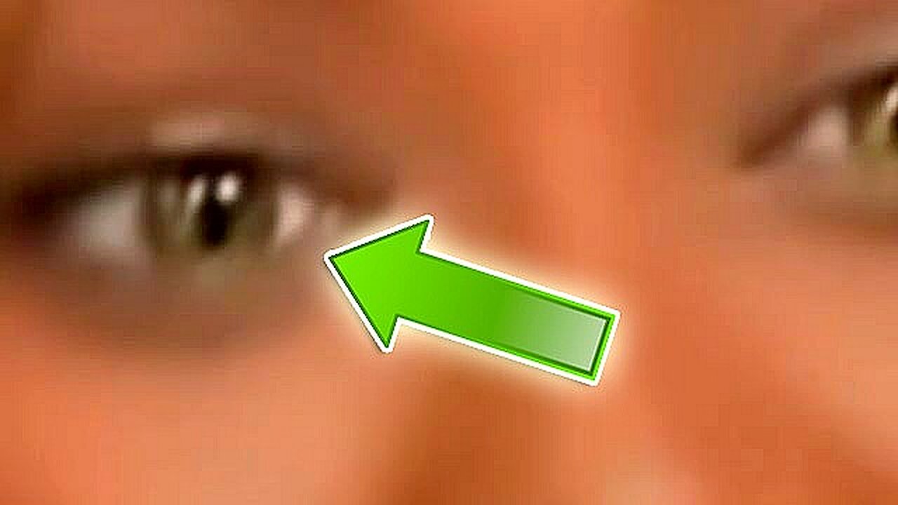 Ist sie Mensch oder reptiloider Shapeshifter? Guck in ihre gestaltwandelnden Augen!