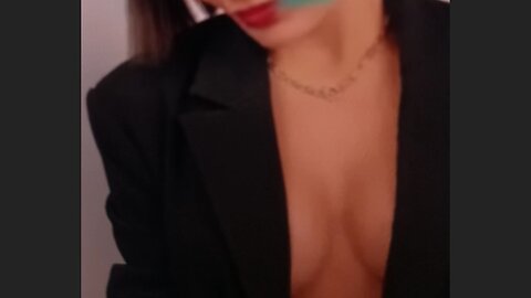 Cougar seduces you with rack