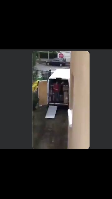 It took him two weeks to pack...and 4 seconds to unload. 😳